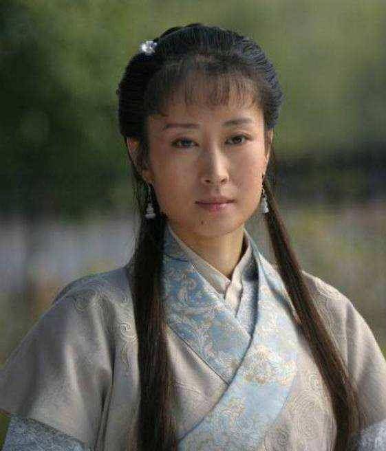 30岁嫁豪门,37岁分手,40岁触底反弹爆红,她的叛逆人生