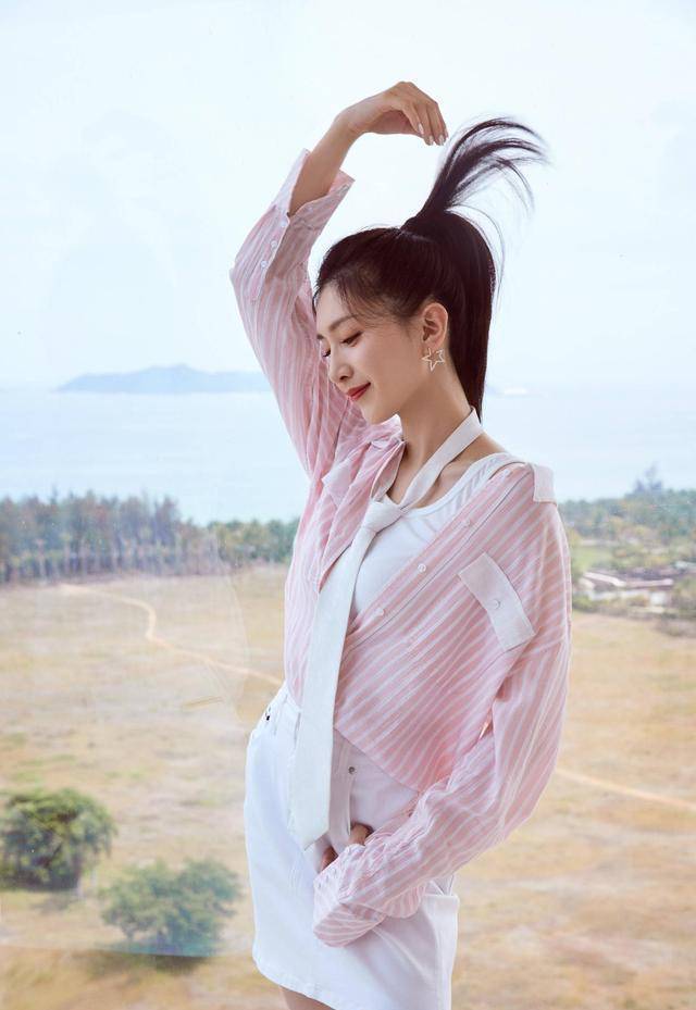 女人别再披头散发了,很显老!今年流行这5种发型,减龄_