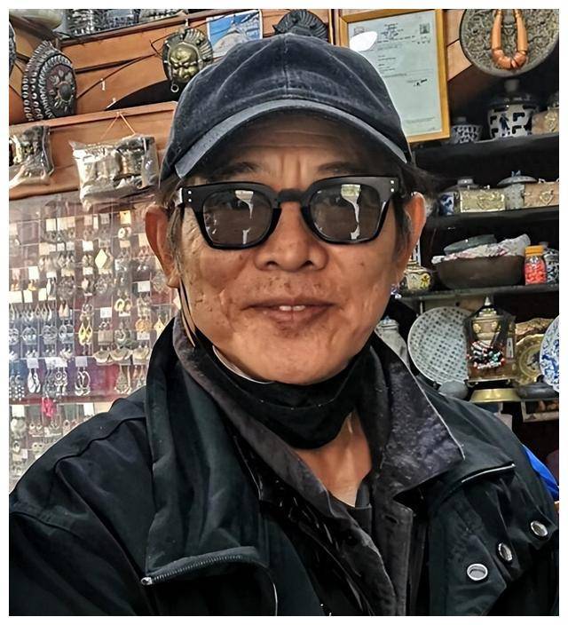 李连杰在尼泊尔过春节,面相看起来古怪?_问题_经历