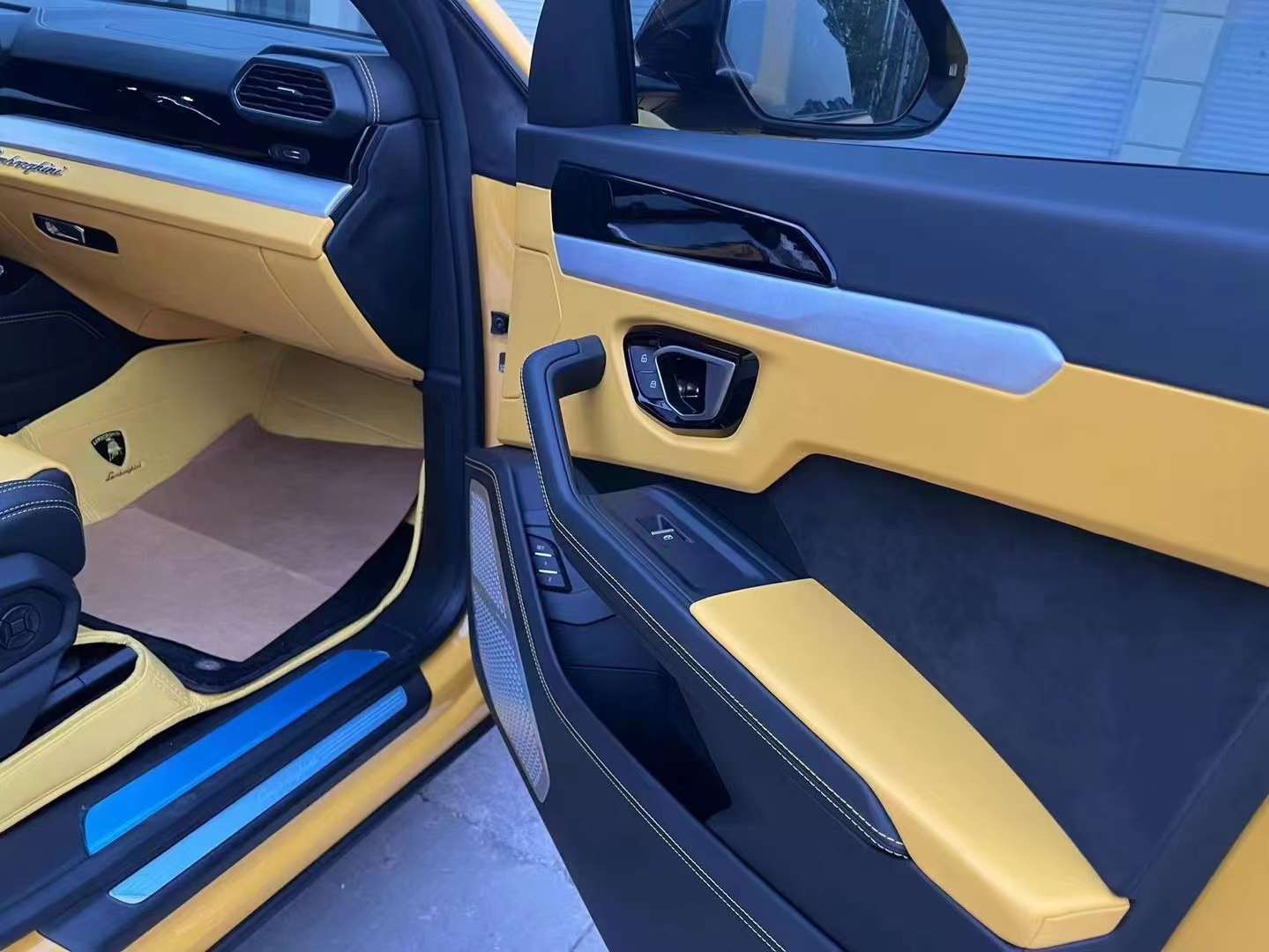 炫酷外观下的跑车灵魂,江湖人称大黄牛"兰博基尼urus"