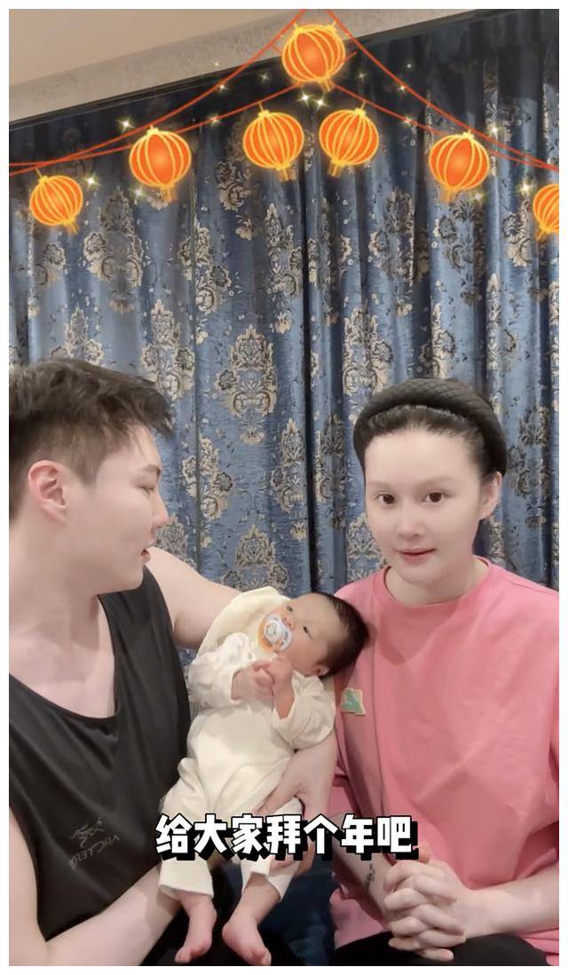 赵本山女儿产子,球球身材神速恢复,儿子如出父母之手_小陈_祝福_皮儿