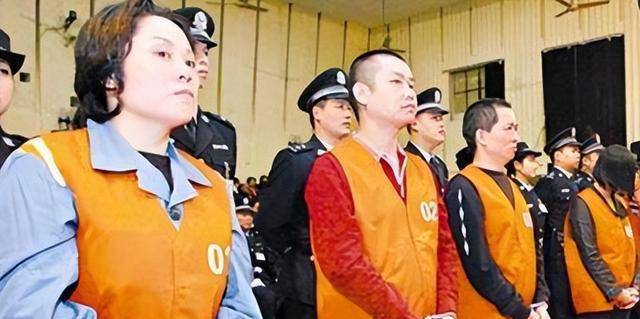 案例:黑道教母谢才萍,玩弄16名男宠,赌博贿赂15年敛财