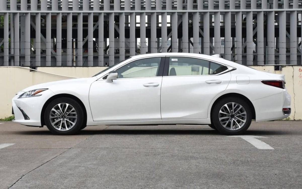 想买雷克萨斯es 260的注意!新车现优惠7万,最低28万多