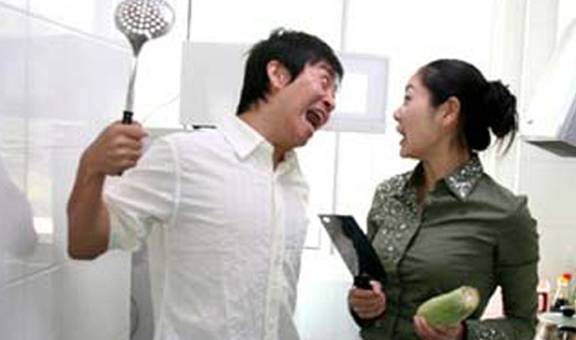 小夫妻吵架闹离婚,民政局要求他们得先结婚,俩人这才恍然大悟!