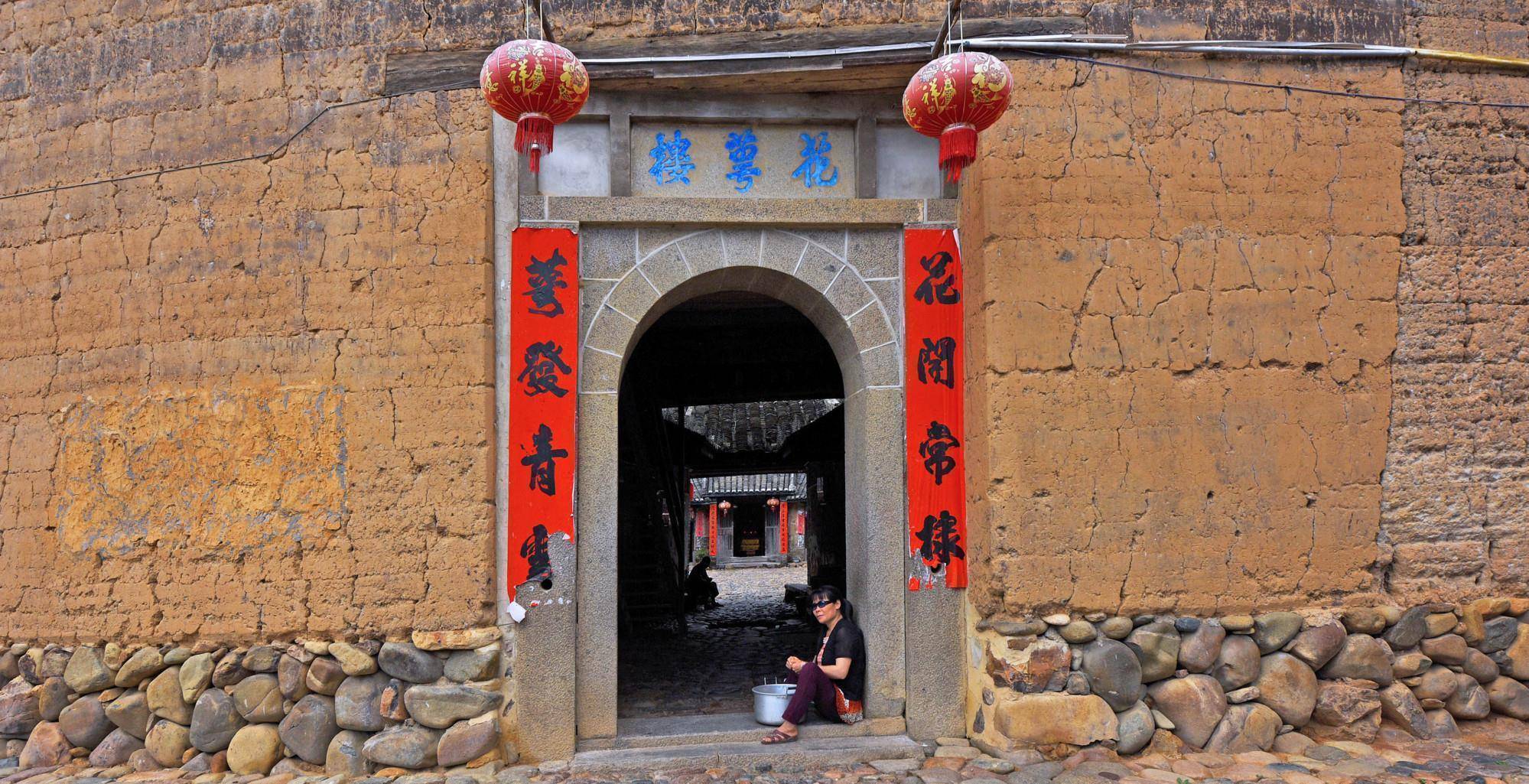 大多都是客家人,在明代时期就已建立完成,具体位置在广东大埔县大东镇