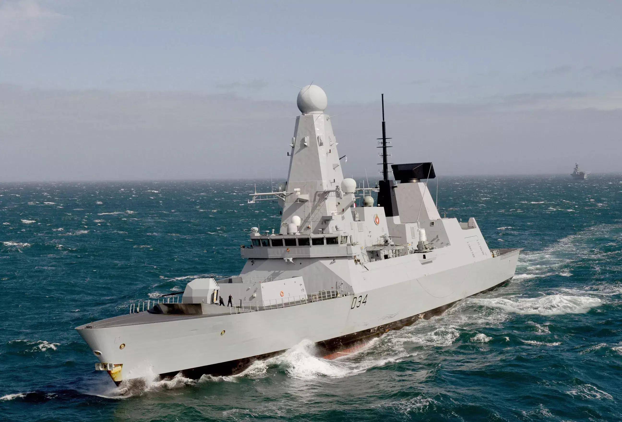 英国钻石号驱逐舰有多少次匆忙逃离红海? 被击中了多少次?