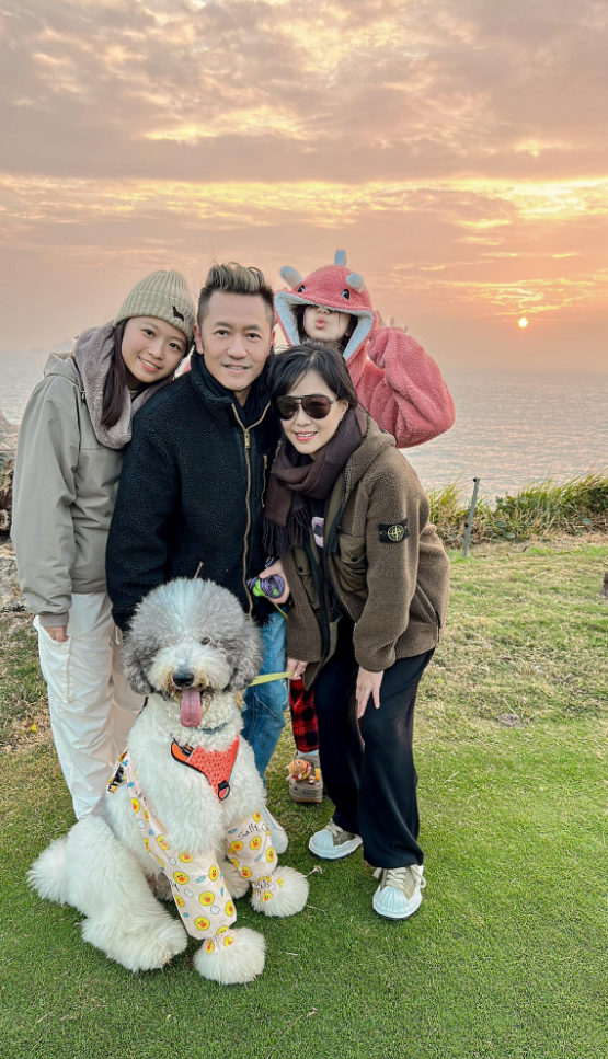 苏志威刘小慧女儿美惊艳,大女甜品师梦成真,小女似龚嘉欣成焦点_生活