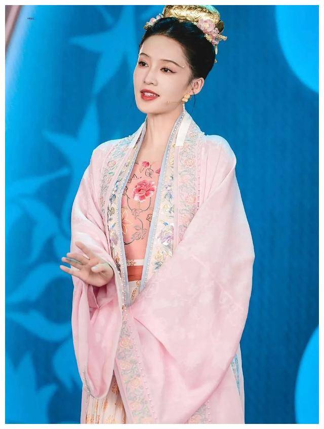 《李沁春晚扮宋代美女,陈红相似度惊人,能演得惟妙惟肖》