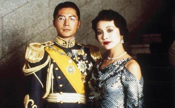 拍摄《末代皇帝》的时候,尊龙遇见了陈冲,那个女人让他钟爱一生,大家