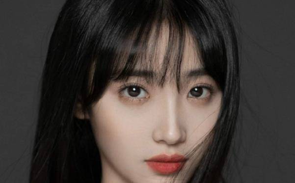 在学校被称为校花的许梦圆,学习成绩也特别优异,是一个好演员_表演