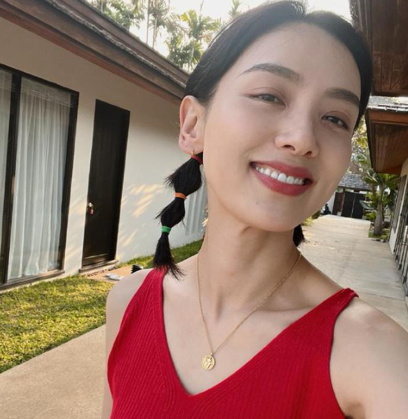 李晓峰晒照难掩好心情,肤白貌美似初恋,疑陪刘恺威小糯米度假_刘苡馨