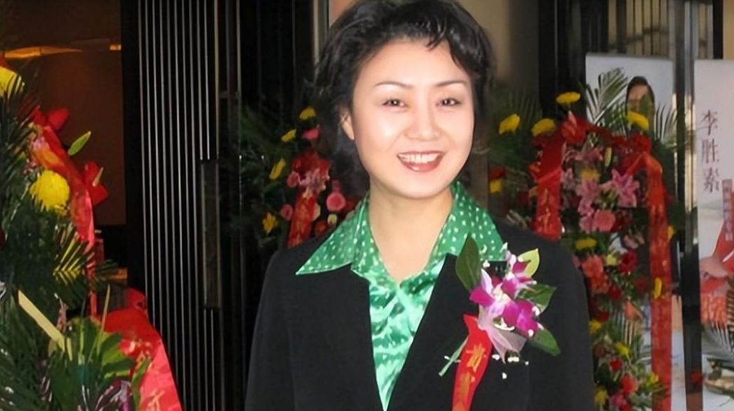 京剧第一美人李胜素:四个绯闻老公没一个真的,57岁成