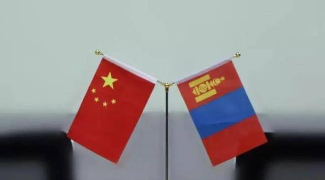 中国和蒙古蒙古脱离中国已经百年之久,这个国家成立之初便是靠着反华