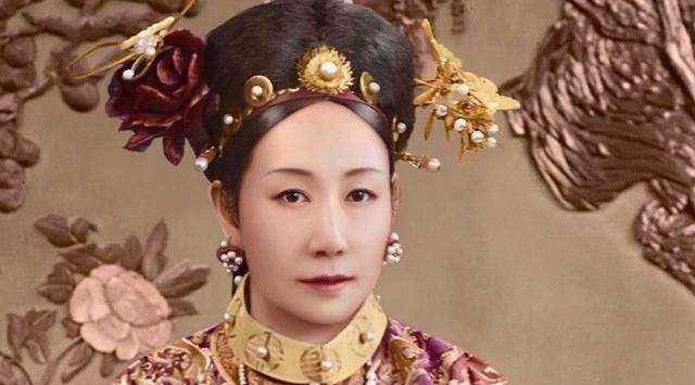 于是慈禧就当了西太后,这慈安就是东太后,本来她们两个并不能平起平