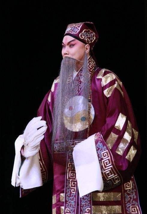 湖北京剧院堪称一流,而像北京京剧院等虽在一线城市却