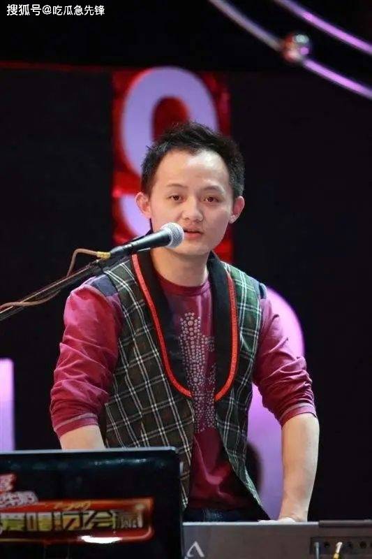 老师王滔很欣赏她,有意在生活上帮助她.