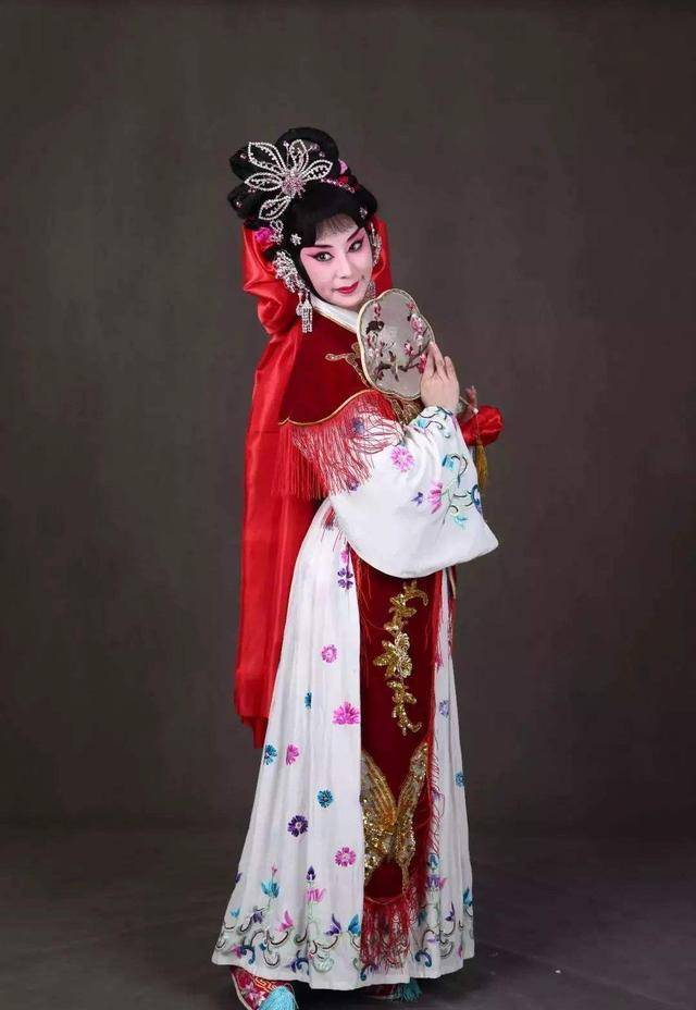 京剧名家刘长瑜因"李铁梅"一角成名,但《红娘》这出戏