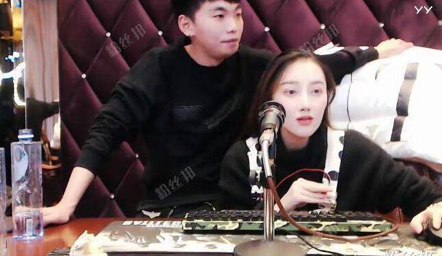 又一位yy主播当爸爸了,赵小磊喜得6斤4两千金,要好好出镜赚奶粉钱了