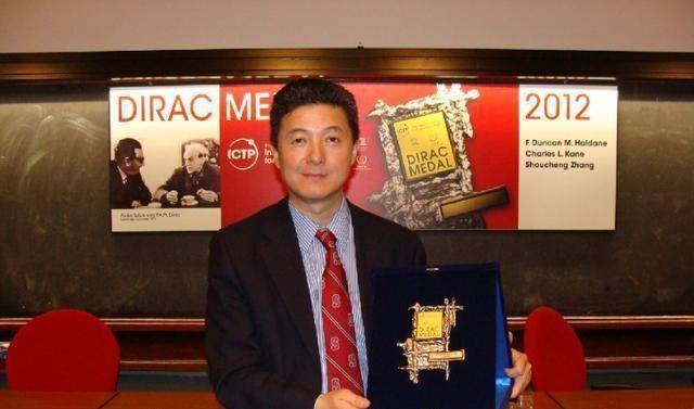 显然上海的教育要比老家的教育更为先进,事实证明任伟本身的资质条件