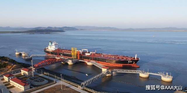 进出航线上,距离皎漂镇只有3英里左右的距离,距离皎漂港差不多5英里