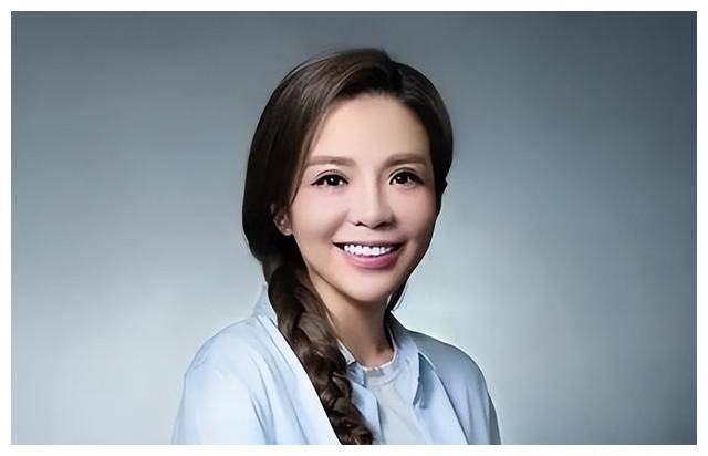 央视主持人朱迅传来病重放弃治疗消息,触动无数人心!
