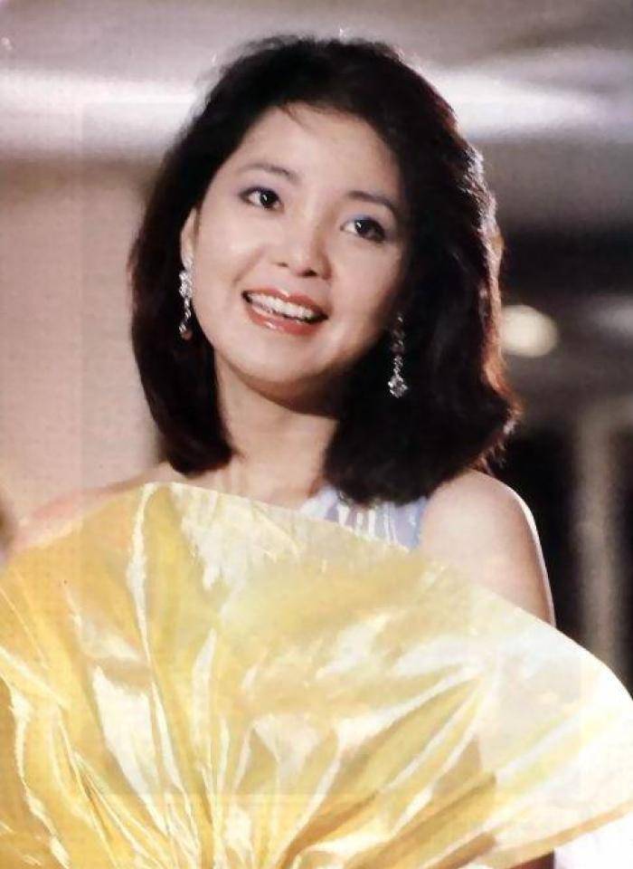 1982年,邓丽君满怀期待嫁入豪门,但对方的要求,让她