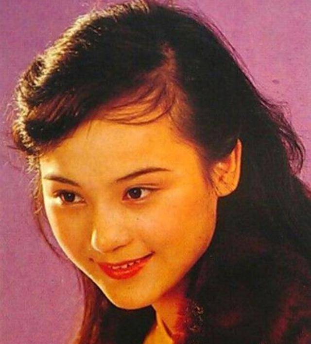 与此同时天生笑眼的朱碧云成为了当时最受观众喜爱的女演员之一,那