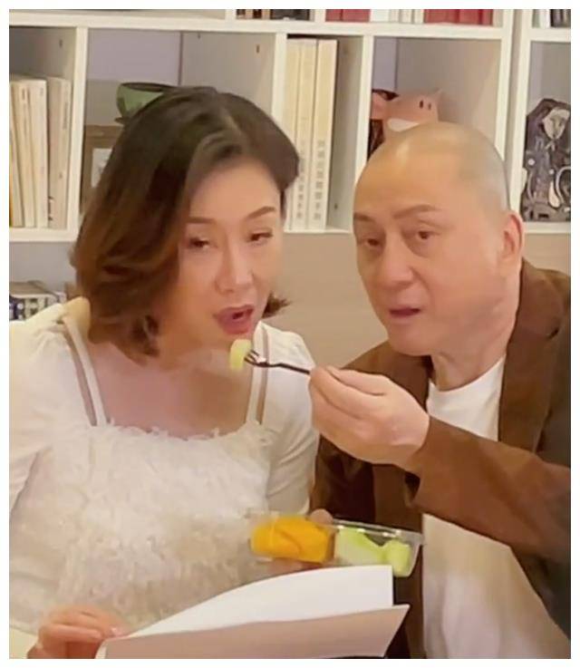 湯鎮業家族慶典:濃濃親情,美食盛宴,樂在其中_先生