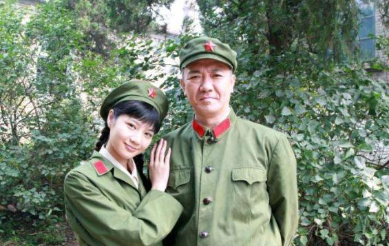 李达安不仅有钱,颜值也比其他富豪高出不少.以为找