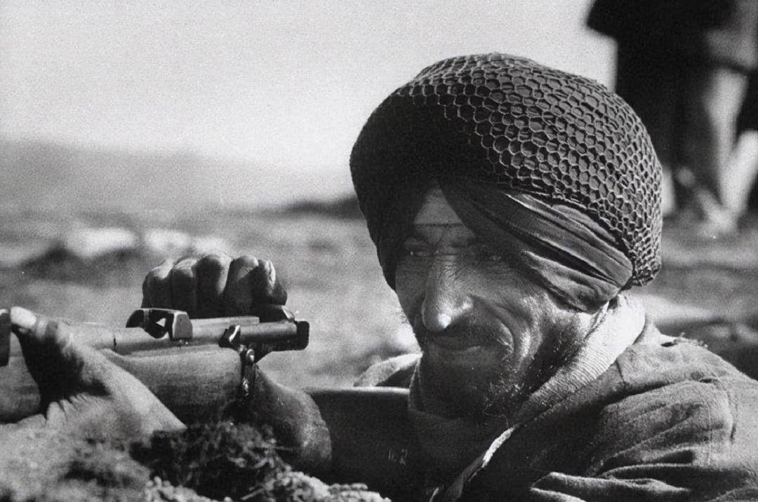 1962年,忍无可忍的中国对印度发动了自卫反击性质的战争,在很短的一