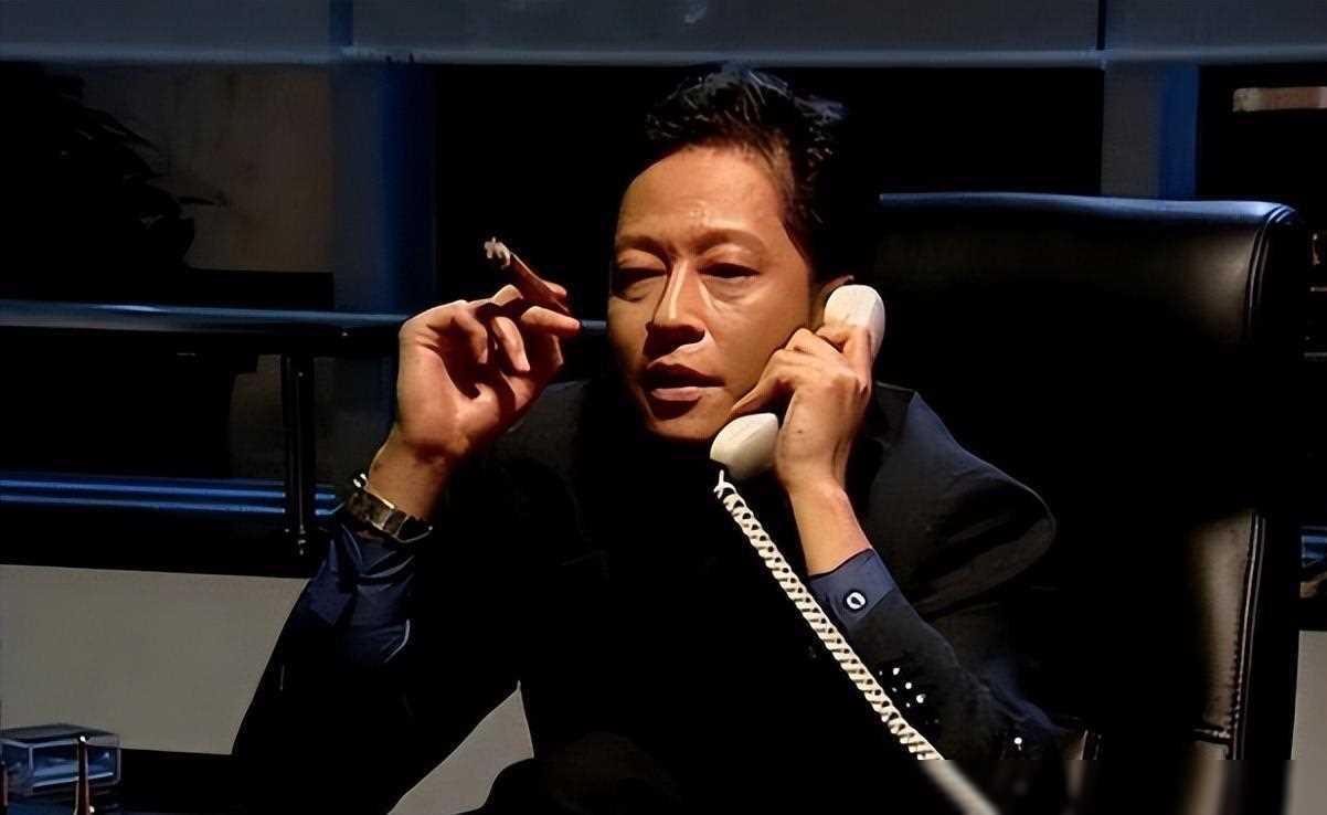 2000年10月,王志文被30家媒体联合讽刺,淡然表示:我不_演艺_梦想_公众