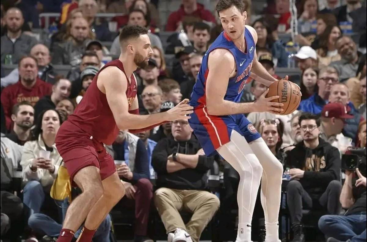 在本月10号的时候,底特律活塞官方宣布,球队正式裁掉35岁老将达尼罗