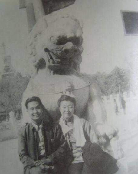 1937年,王莹认识了谢和庚,同样都怀有爱国热情的他们,有着共同的理想