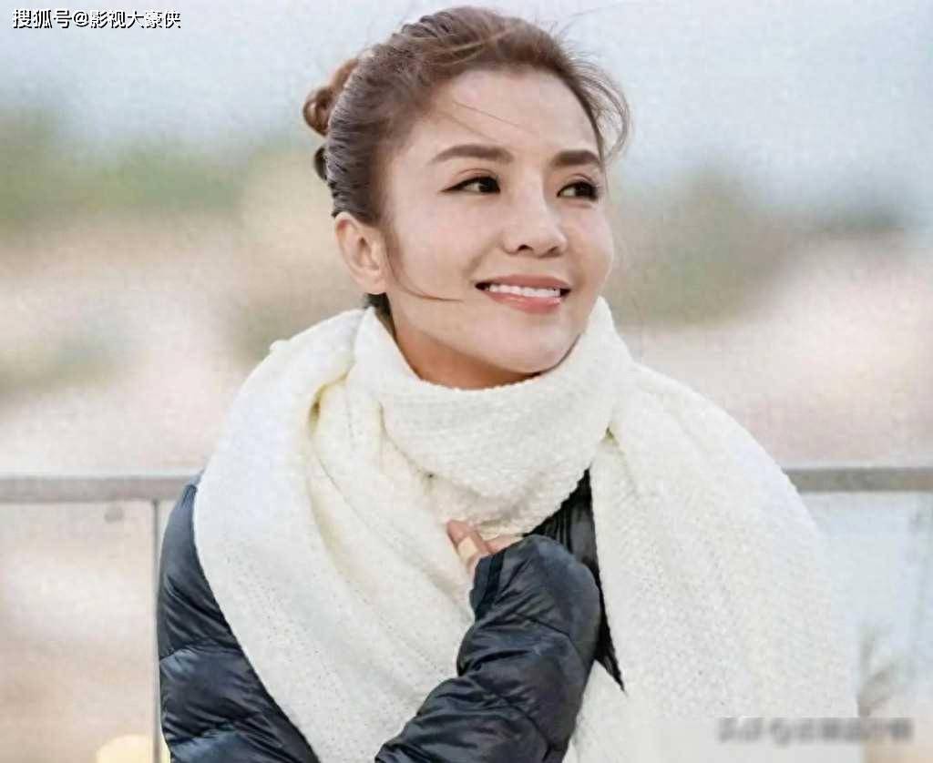 文艺情怀:朱迅的多彩人生除了主持工作,朱迅还在文艺演出方面大展身手