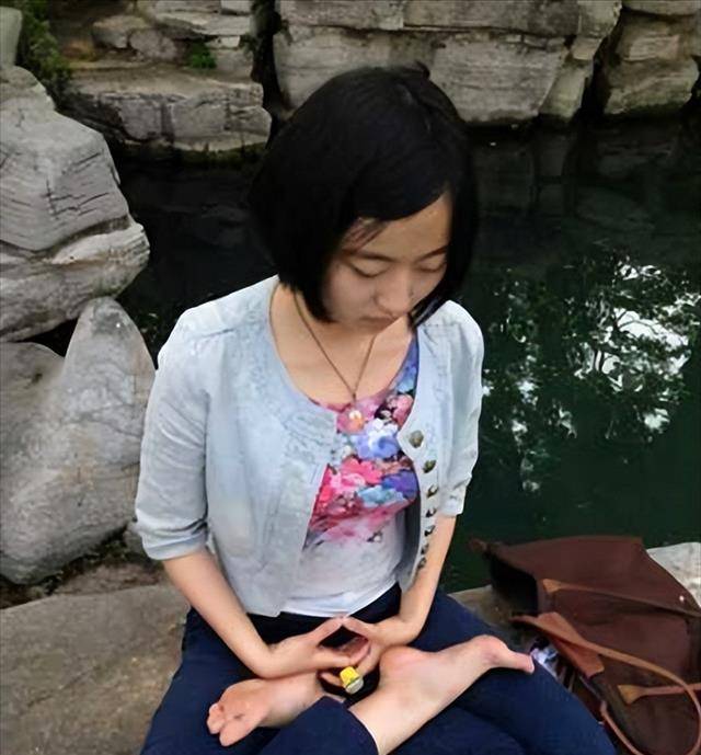 山东女孩马滢:才貌双全,名牌大学毕业,为何不找工作出家当尼姑_微博