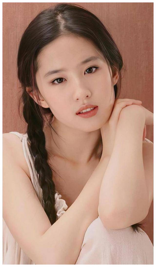 刘亦菲泳装照片展现丰满身材和积极精神,成为不受争议的偶像!