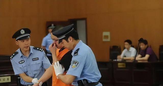 少管所内,经常可以看见陶汝坤形单影只的背影.