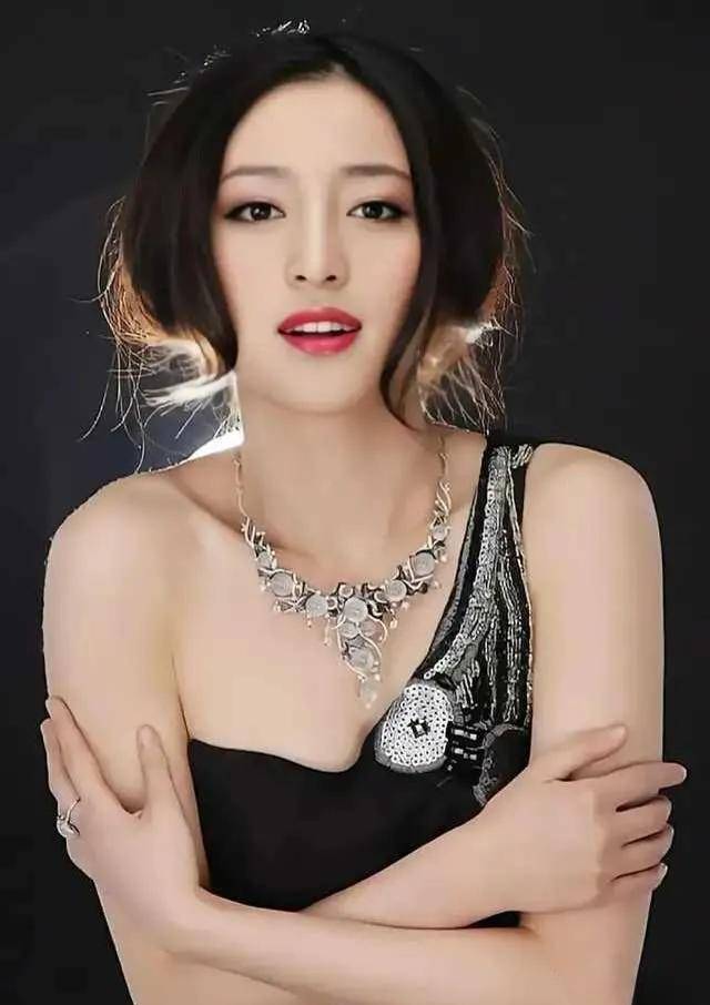 这身材太性感了!甘婷婷写真赏_美貌