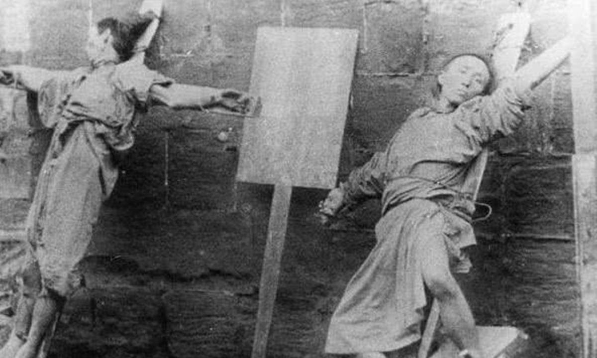 怕破坏了她的庆典,不愿意公开行刑,于是下令用杖刑将沈荩捶死在狱中