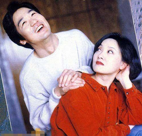 张国立和前妻分手仍是亲人,让邓婕养狗当孩子,为儿子张默操碎心_父母