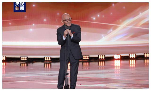 90岁演员本昌荣获"终身成就艺术家"殊荣,演绎人生一生