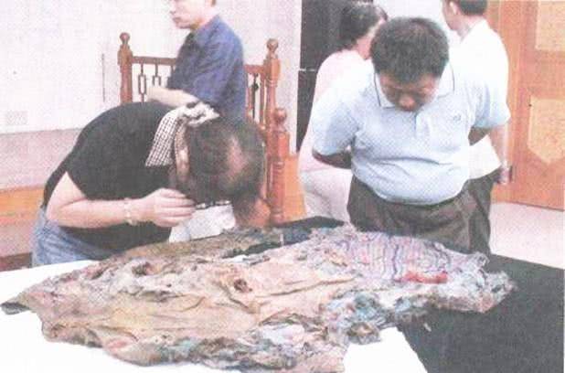 光绪帝因砒霜中毒而死,15岁时写诗以明心志,读后让人潸然泪下_皇帝