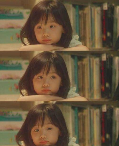 有一个小演员让人印象深刻,这就是章子怡主演的千代子小时候的扮演者