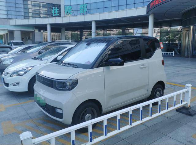 五菱宏光miniev车主口碑:马卡龙好开好颜值,出街最佳