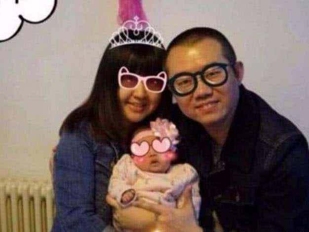 涂磊跟老婆结婚十年,他们两个有一个女儿才四五岁的年纪,据说当年涂磊