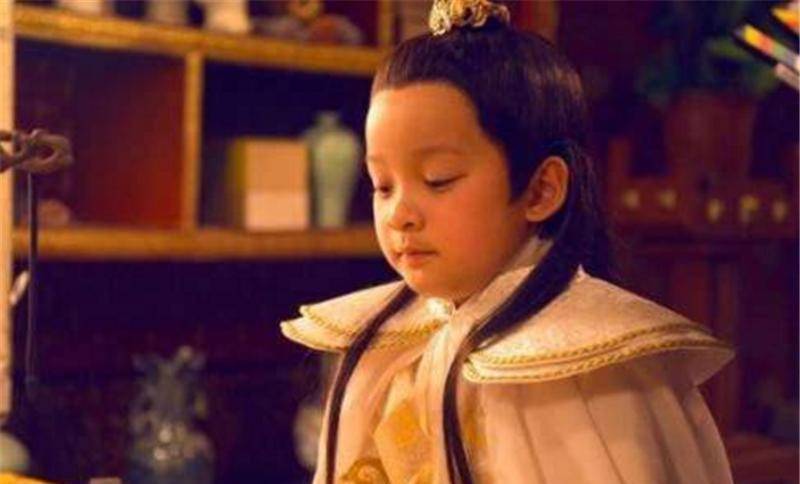 这个因祸得福的熊孩子名叫赵恒,是赵匡胤的侄子,赵匡胤登基为皇候