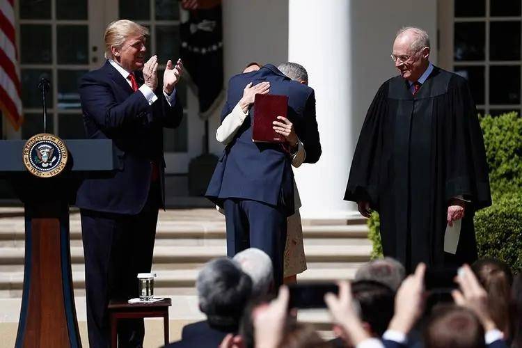 拜登初选大胜!支持率却落后,特朗普对华政策变了?