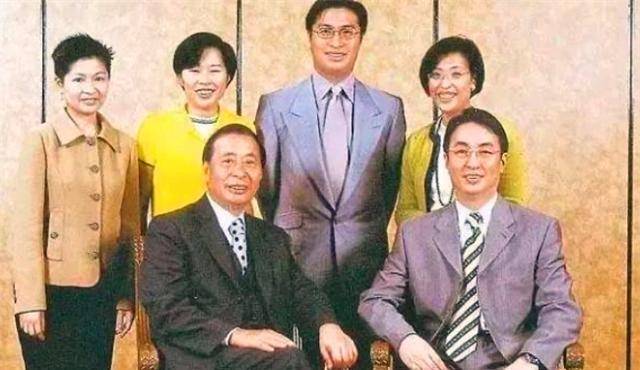 "豪门公子"李家杰:借腹生子成为"长孙之父",至今却