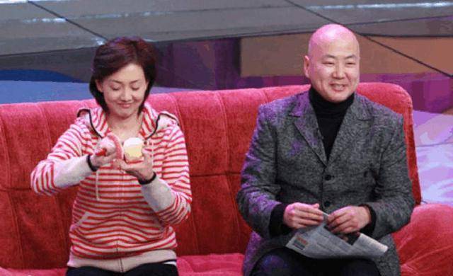 不过也有一些小品演员一直坚守在舞台的舞台上,像冯巩,潘长江,蔡明