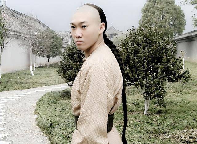 乾隆探望重病的弟弟弘曕,前脚刚离开,弘曕悲叹:我命